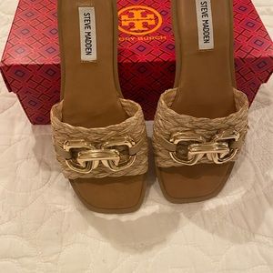 Beautiful Steve Madden Slides in a sea grass raffia with gold emblems !